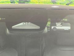 【トヨタセーフティセンス】走行中に前方の車両等を認識し、衝突しそうな時は警報とブレーキで衝突回避と被害軽減をアシスト。より安全にドライブをお楽しみいただけます。 3