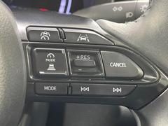 【レーダークルーズコントロール】高速道路での長距離走行が楽に！！自動で速度を保つクルーズコントロールが、衝突軽減システムと連携し、前方の車両を感知して車間を保つように速度調節してくれます！！ 5