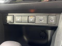 【シートヒーター】寒い日に重宝するシートヒーター！エアコンより早く温まってくれるので寒がりの人も安心ですね♪エアコンの温風は乾燥するから苦手、という方にもをおすすめです。 6