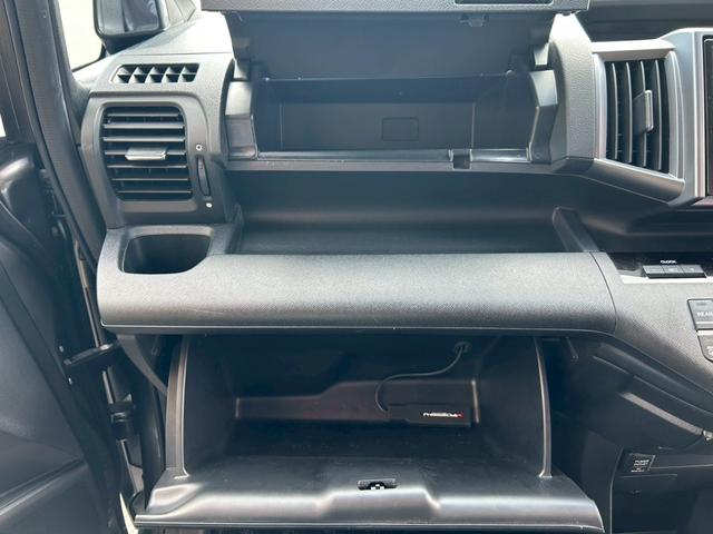 ステップワゴンスパーダ Ｚ　クールスピリット　禁煙車　純正９インチナビ　両側パワースライド　バックカメラ　ＨＩＤオートライト　ハーフレザーシート　クルーズコントロール　ＥＴＣ　パドルシフト　アイドリングストップ　純正アルミホイール（32枚目）