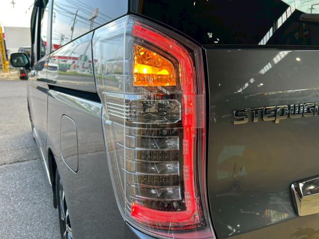 ステップワゴンスパーダ Ｚ　クールスピリット　禁煙車　純正９インチナビ　両側パワースライド　バックカメラ　ＨＩＤオートライト　ハーフレザーシート　クルーズコントロール　ＥＴＣ　パドルシフト　アイドリングストップ　純正アルミホイール（33枚目）