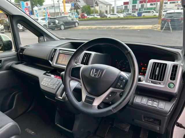 ステップワゴンスパーダ  ギャザーズSDナビ CDDVD再生バックカメラ 両側パワースライドドア クルーズコントロール 前後ドラレコ HIDオートライト ETC アイドリングストップ 横滑り防止(22枚目)