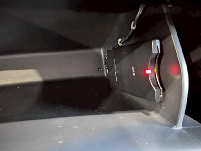 ジェイド ハイブリッドＸ・ホンダセンシング　禁煙　純正８インチＳＤナビ　ブルートゥース　フルセグテレビ　ＤＶＤ再生　ＥＴＣ　前後ドラレコ　ホンダセンシング　レ－ダ－クル－ズコントロ－ズ　フォグ　ＬＥＤオートライト　ＶＳＣ　ミュージックラック（30枚目）