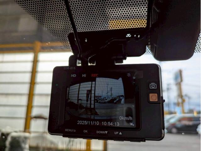 エスクァイア ハイブリッドＧｉ　純正９インチＳＤナビ　ＣＤＤＶＤ再生　バックカメラ　ブルートゥース　フルセグ　両側パワースライドドア　前後ドラレコ　？左右シ－トヒ－タ　ＬＥＤオートライト　クルーズコントロール　フリップダウンモニター（12枚目）