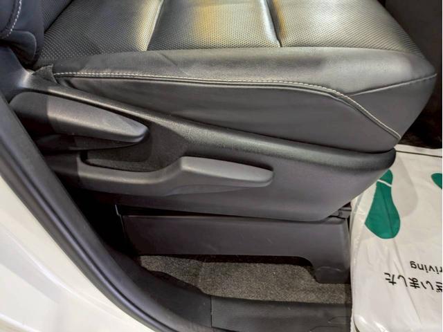 エスクァイア ハイブリッドＧｉ　純正９インチＳＤナビ　ＣＤＤＶＤ再生　バックカメラ　ブルートゥース　フルセグ　両側パワースライドドア　前後ドラレコ　？左右シ－トヒ－タ　ＬＥＤオートライト　クルーズコントロール　フリップダウンモニター（14枚目）