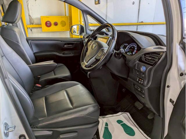 エスクァイア ハイブリッドＧｉ　純正９インチＳＤナビ　ＣＤＤＶＤ再生　バックカメラ　ブルートゥース　フルセグ　両側パワースライドドア　前後ドラレコ　？左右シ－トヒ－タ　ＬＥＤオートライト　クルーズコントロール　フリップダウンモニター（15枚目）