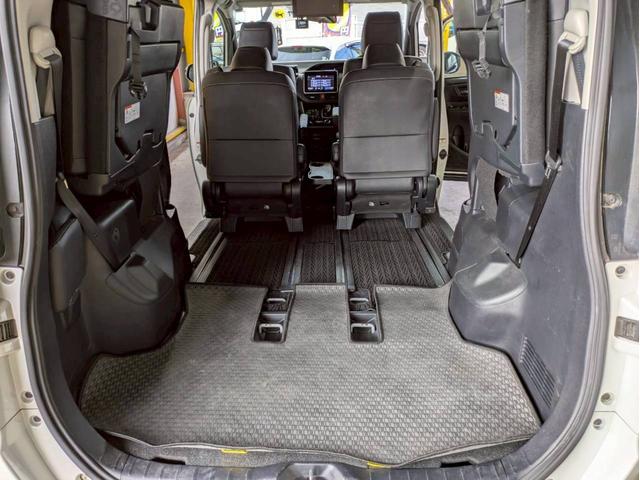 エスクァイア ハイブリッドＧｉ　純正９インチＳＤナビ　ＣＤＤＶＤ再生　バックカメラ　ブルートゥース　フルセグ　両側パワースライドドア　前後ドラレコ　？左右シ－トヒ－タ　ＬＥＤオートライト　クルーズコントロール　フリップダウンモニター（16枚目）