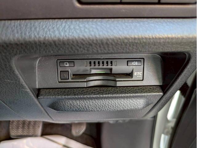 ＥＴＣ付きのお車です。今はもうなくてはならない装備ですね♪意外と知られていませんが割引制度などの恩恵も沢山あります！