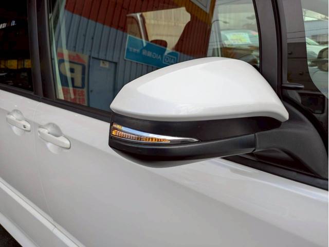 ドアミラーウィンカー付♪見た目もいいんですが、周りの車にウィンカー＆ハザードをアピールする安全装備でもあります。歩行者からも見やすく、右左折時の事故防止にも役立ちます！