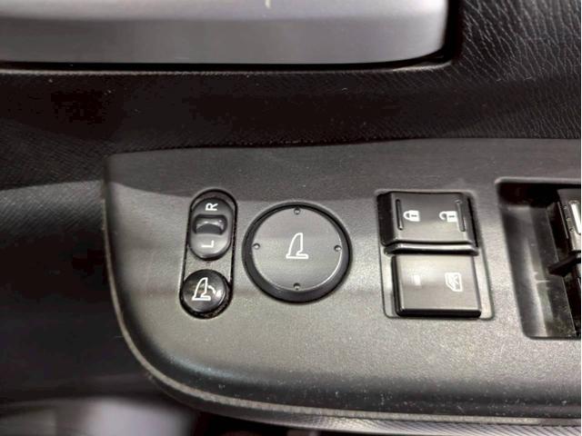 ステップワゴンスパーダ インターナビ　パワーエディション　禁煙車　ＨＤＤインターナビ　ＤＶＤ再生　ワンセグテレビ　ＥＴＣ　ミュージックサーバー　ＶＳＣ　フリップダウンモニター　バックカメラ　両側パワースライドドア　オートエアコン　ドラレコ（40枚目）