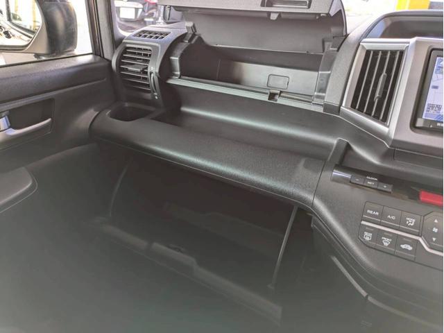 ステップワゴンスパーダ インターナビ　パワーエディション　禁煙車　ＨＤＤインターナビ　ＤＶＤ再生　ワンセグテレビ　ＥＴＣ　ミュージックサーバー　ＶＳＣ　フリップダウンモニター　バックカメラ　両側パワースライドドア　オートエアコン　ドラレコ（50枚目）