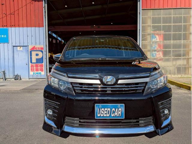 ヴォクシー ＺＳ　煌ＩＩ　禁煙車　純正ＳＤナビ　ブルートゥース　フルセグテレビ　ＤＶＤ再生　ＥＴＣ　オートマチックハイビーム　プリクラッシュセーフティシステム　ＶＳＣ　バックカメラ　車線逸脱警報　アイドリングストップ（2枚目）