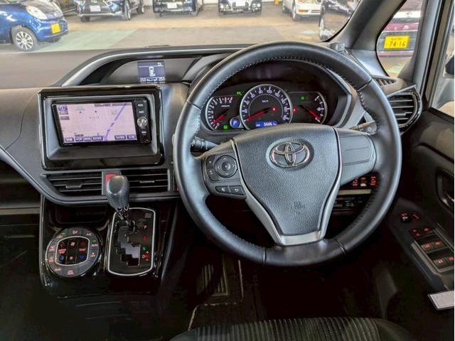 ヴォクシー ＺＳ　煌ＩＩ　禁煙車　純正ＳＤナビ　ブルートゥース　フルセグテレビ　ＤＶＤ再生　ＥＴＣ　オートマチックハイビーム　プリクラッシュセーフティシステム　ＶＳＣ　バックカメラ　車線逸脱警報　アイドリングストップ（5枚目）