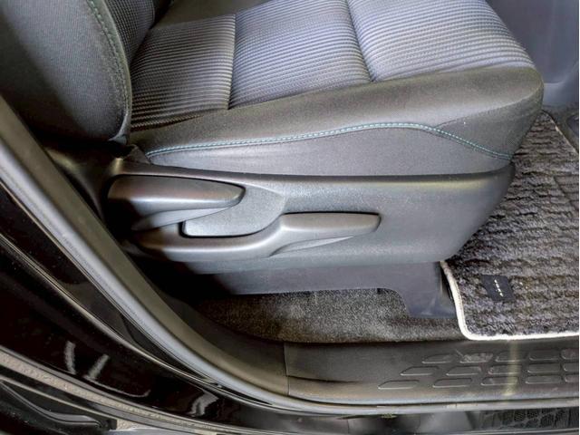 ヴォクシー ＺＳ　煌ＩＩ　禁煙車　純正ＳＤナビ　ブルートゥース　フルセグテレビ　ＤＶＤ再生　ＥＴＣ　オートマチックハイビーム　プリクラッシュセーフティシステム　ＶＳＣ　バックカメラ　車線逸脱警報　アイドリングストップ（14枚目）