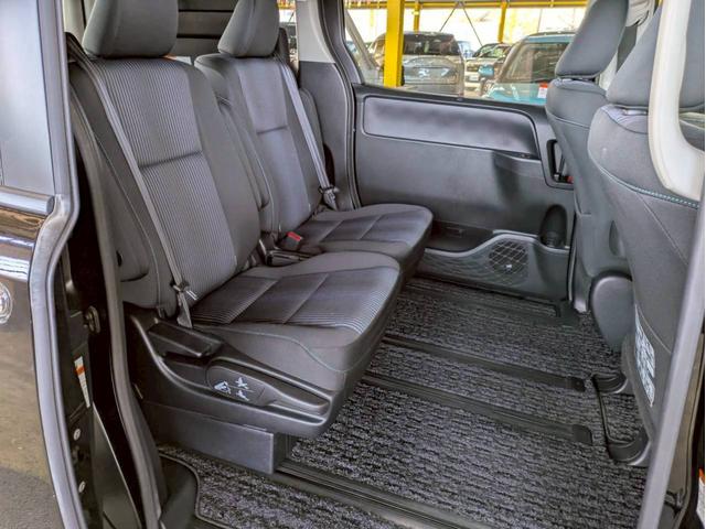 ヴォクシー ＺＳ　煌ＩＩ　禁煙車　純正ＳＤナビ　ブルートゥース　フルセグテレビ　ＤＶＤ再生　ＥＴＣ　オートマチックハイビーム　プリクラッシュセーフティシステム　ＶＳＣ　バックカメラ　車線逸脱警報　アイドリングストップ（17枚目）