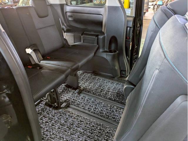 ヴォクシー ＺＳ　煌ＩＩ　禁煙車　純正ＳＤナビ　ブルートゥース　フルセグテレビ　ＤＶＤ再生　ＥＴＣ　オートマチックハイビーム　プリクラッシュセーフティシステム　ＶＳＣ　バックカメラ　車線逸脱警報　アイドリングストップ（18枚目）