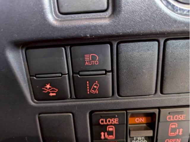 ヴォクシー ＺＳ　煌ＩＩ　禁煙車　純正ＳＤナビ　ブルートゥース　フルセグテレビ　ＤＶＤ再生　ＥＴＣ　オートマチックハイビーム　プリクラッシュセーフティシステム　ＶＳＣ　バックカメラ　車線逸脱警報　アイドリングストップ（29枚目）