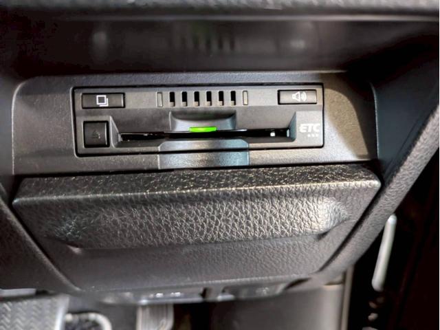 ヴォクシー ＺＳ　煌ＩＩ　禁煙車　純正ＳＤナビ　ブルートゥース　フルセグテレビ　ＤＶＤ再生　ＥＴＣ　オートマチックハイビーム　プリクラッシュセーフティシステム　ＶＳＣ　バックカメラ　車線逸脱警報　アイドリングストップ（32枚目）