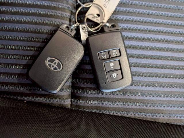 ヴォクシー ＺＳ　煌ＩＩ　禁煙車　純正ＳＤナビ　ブルートゥース　フルセグテレビ　ＤＶＤ再生　ＥＴＣ　オートマチックハイビーム　プリクラッシュセーフティシステム　ＶＳＣ　バックカメラ　車線逸脱警報　アイドリングストップ（42枚目）