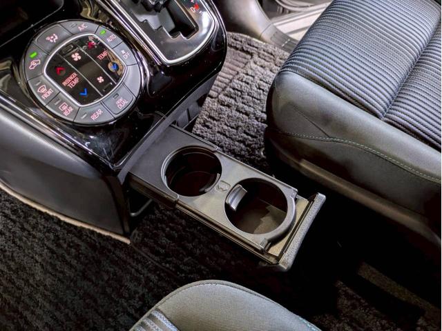 ヴォクシー ＺＳ　煌ＩＩ　禁煙車　純正ＳＤナビ　ブルートゥース　フルセグテレビ　ＤＶＤ再生　ＥＴＣ　オートマチックハイビーム　プリクラッシュセーフティシステム　ＶＳＣ　バックカメラ　車線逸脱警報　アイドリングストップ（43枚目）