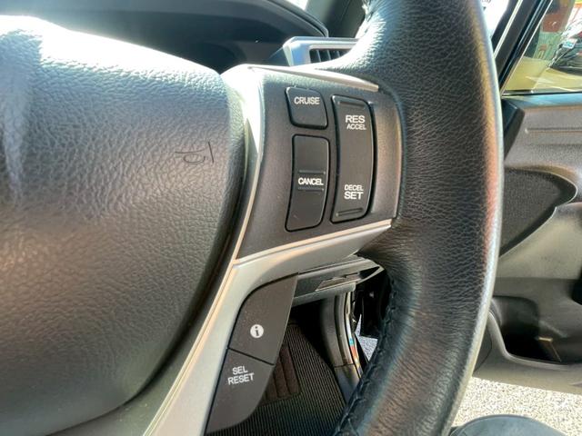 ステップワゴンスパーダ Ｓ　４ＷＤ　禁煙車　クラリオンＳＤナビ　ＣＤ　ＤＶＤ　フルセグテレビ　バックカメラ　アルパインフリップダウン　両側パワースライドドア　ワンオーナー　クルーズコントロール　前後ドライブレコーダー（11枚目）