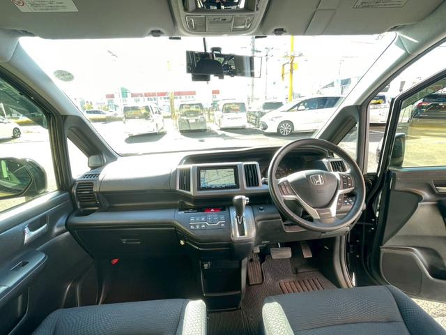 ステップワゴンスパーダ Ｓ　４ＷＤ　禁煙車　クラリオンＳＤナビ　ＣＤ　ＤＶＤ　フルセグテレビ　バックカメラ　アルパインフリップダウン　両側パワースライドドア　ワンオーナー　クルーズコントロール　前後ドライブレコーダー（12枚目）