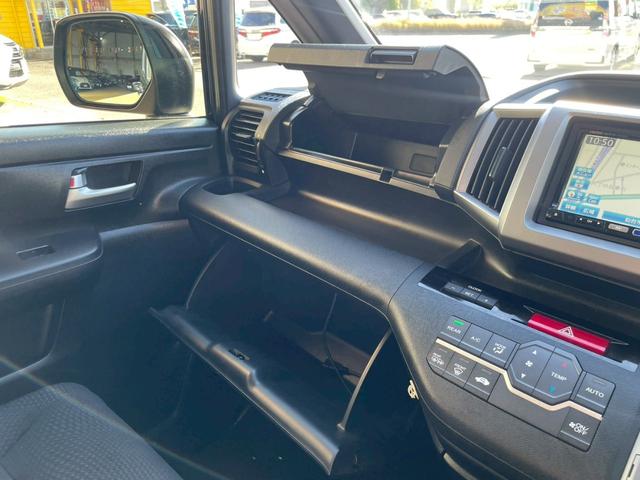 ステップワゴンスパーダ Ｓ　４ＷＤ　禁煙車　クラリオンＳＤナビ　ＣＤ　ＤＶＤ　フルセグテレビ　バックカメラ　アルパインフリップダウン　両側パワースライドドア　ワンオーナー　クルーズコントロール　前後ドライブレコーダー（43枚目）