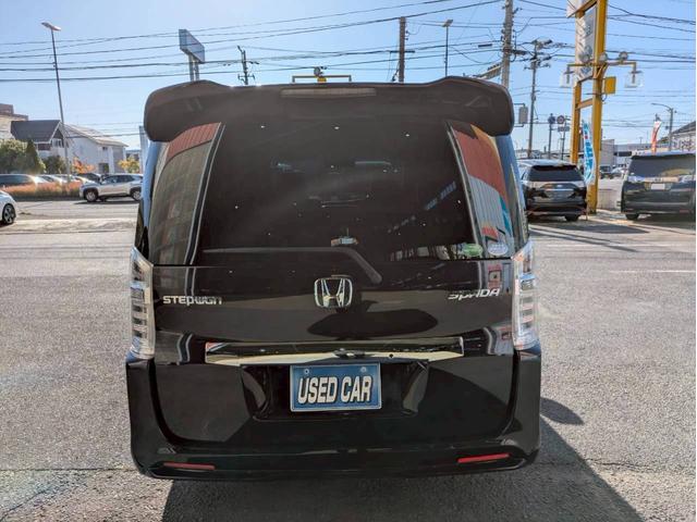 ステップワゴンスパーダ Ｚ　インターナビセレクション　純正インタ－ナビ　ＣＤ　ＤＶＤ再生　バックカメラ　両側パワースライドドア　フリップダウンモニター　パドルシフト　デジタルル－ムミラ－　前後ドライブレコーダー　クルーズコントロール　ＥＴＣ（3枚目）