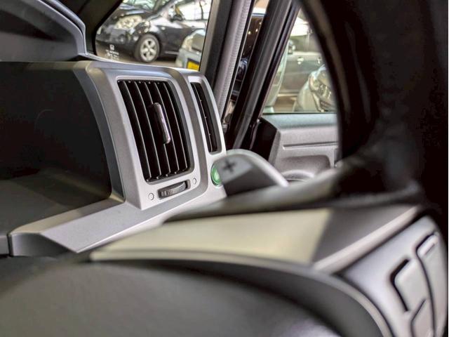 ステップワゴンスパーダ Ｚ　インターナビセレクション　純正インタ－ナビ　ＣＤ　ＤＶＤ再生　バックカメラ　両側パワースライドドア　フリップダウンモニター　パドルシフト　デジタルル－ムミラ－　前後ドライブレコーダー　クルーズコントロール　ＥＴＣ（12枚目）