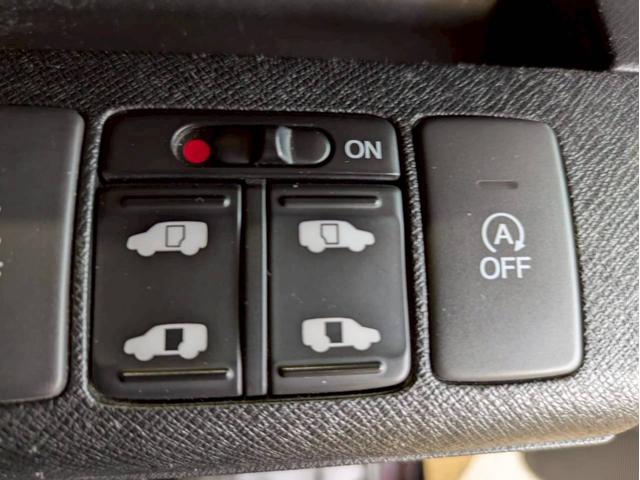 ステップワゴンスパーダ Ｚ　インターナビセレクション　純正インタ－ナビ　ＣＤ　ＤＶＤ再生　バックカメラ　両側パワースライドドア　フリップダウンモニター　パドルシフト　デジタルル－ムミラ－　前後ドライブレコーダー　クルーズコントロール　ＥＴＣ（14枚目）