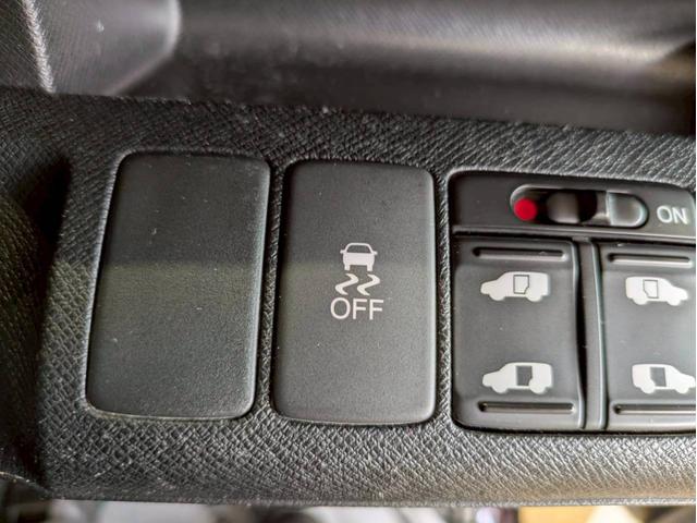 ステップワゴンスパーダ Ｚ　インターナビセレクション　純正インタ－ナビ　ＣＤ　ＤＶＤ再生　バックカメラ　両側パワースライドドア　フリップダウンモニター　パドルシフト　デジタルル－ムミラ－　前後ドライブレコーダー　クルーズコントロール　ＥＴＣ（17枚目）