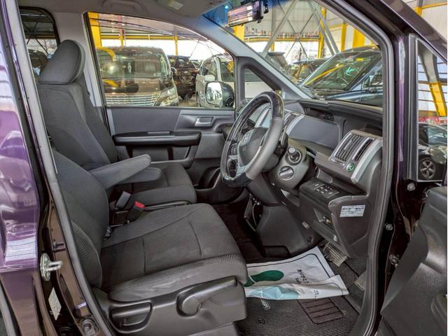 ステップワゴンスパーダ Ｚ　インターナビセレクション　純正インタ－ナビ　ＣＤ　ＤＶＤ再生　バックカメラ　両側パワースライドドア　フリップダウンモニター　パドルシフト　デジタルル－ムミラ－　前後ドライブレコーダー　クルーズコントロール　ＥＴＣ（19枚目）