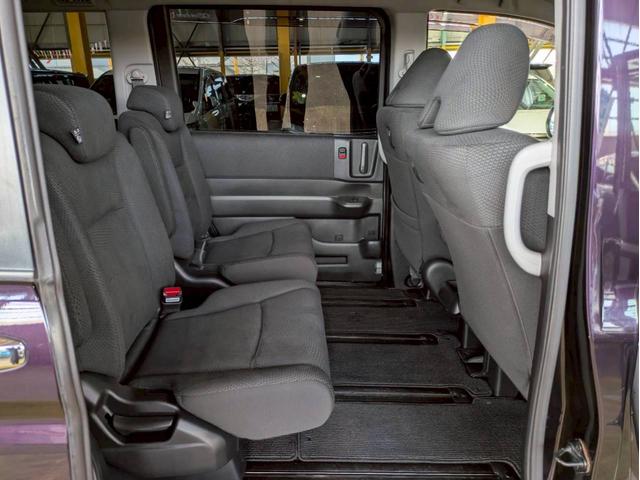 ステップワゴンスパーダ Ｚ　インターナビセレクション　純正インタ－ナビ　ＣＤ　ＤＶＤ再生　バックカメラ　両側パワースライドドア　フリップダウンモニター　パドルシフト　デジタルル－ムミラ－　前後ドライブレコーダー　クルーズコントロール　ＥＴＣ（21枚目）