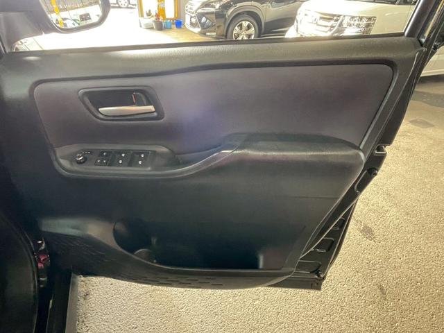 ノア Ｓｉ　純正ＳＤナビ　ＣＤ　ＤＶＤ再生　バックカメラ　フリップダウンモニター　フルセグ　ブルートゥース　バックカメラ　両側パワースライドドア　ＬＥＤオートライト　アイドリングストップ　ＥＴＣ　横滑り防止（22枚目）