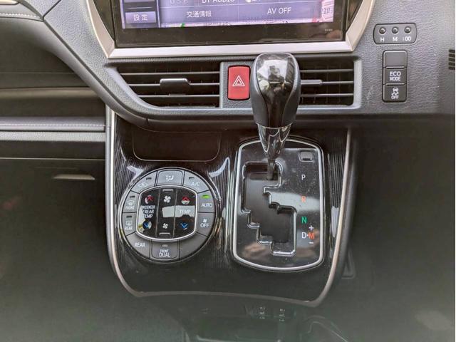 エスクァイア Gi ブラックテーラード アルパイン10インチメモリーナビ CDDVD再生 バックカメラ ブルートゥース フルセグトヨタセーフティセンスC 両側パワースライドドア アイドリングストップ ステアリングスイッチ ツインムーンルーフ(45枚目)