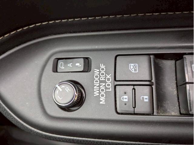 エスクァイア Gi ブラックテーラード アルパイン10インチメモリーナビ CDDVD再生 バックカメラ ブルートゥース フルセグトヨタセーフティセンスC 両側パワースライドドア アイドリングストップ ステアリングスイッチ ツインムーンルーフ(53枚目)