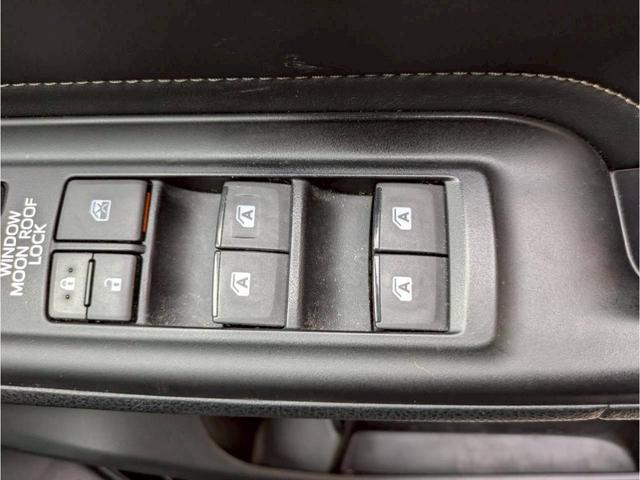 エスクァイア Gi ブラックテーラード アルパイン10インチメモリーナビ CDDVD再生 バックカメラ ブルートゥース フルセグトヨタセーフティセンスC 両側パワースライドドア アイドリングストップ ステアリングスイッチ ツインムーンルーフ(55枚目)