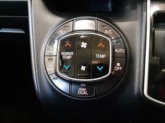 運転席と助手席で別々に温度を設定できるオートエアコンです。高級車などではよく目にする装備ですね！これで助手席の方と温度で喧嘩することもありません！それぞれの快適な温度を設定下さい♪ 5