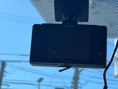 ドライブレコーダー付きのお車です！事故の際の証拠能力の期待や、当て逃げ対策、車上荒らしに逢ってしまった際など、様々な場面で大活躍間違いなしです♪ 5