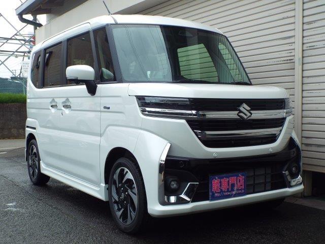スペーシアカスタム ハイブリッドＸＳターボ　４ＷＤ　９型全方位モニター付ナビＴＶ　スズキコネクト対応　両側パワースライドドア　アイドリングストップ　横滑り防止付き　デュアルセンサーブレーキ２　オートライト　ＬＥＤヘッドライト・フォグ　ヘッドアップディスプレイ　ハーフレザーシート（2枚目）