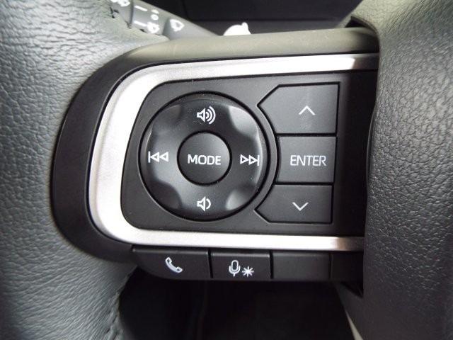 タント ファンクロスターボ　スマートアシストブレーキ　横滑り防止付き　両側パワースライドドア　ＣＶＴ　エコアイドル　ＬＥＤヘッドライト・フォグランプ　シートヒーター　クルーズコントロール　電動格納式ドアミラー　パーキングセンサー　プッシュスタート　ステアリングスイッチ（10枚目）