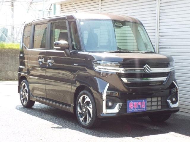 スペーシアカスタム ハイブリッドＸＳターボ　４ＷＤ　両側パワースライドドア　デュアルセンサーブレーキサポート２　ヘッドアップディスプレイ　クルーズコントロール　アイドリングストップ　横滑り防止付き　オートハイビーム　ＬＥＤヘッドライト・フォグランプ　ハーフレザーシート（2枚目）