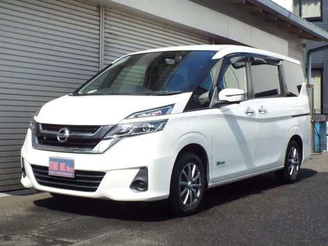 セレナ Ｘ　ナビＴＶ　ＤＶＤ　ＣＤ　Ｂｌｕｅｔｏｏｔｈ　アラウンドビューモニター　フリップダウンモニター　両側パワースライドドア　エマージェンシーブレーキ　アイドリングストップ　オートライト　ＬＥＤヘッドライト　クルーズコントロール　パーキングセンサー（4枚目）