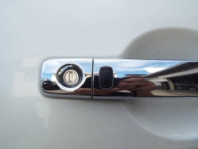 セレナ Ｘ　ナビＴＶ　ＤＶＤ　ＣＤ　Ｂｌｕｅｔｏｏｔｈ　アラウンドビューモニター　フリップダウンモニター　両側パワースライドドア　エマージェンシーブレーキ　アイドリングストップ　オートライト　ＬＥＤヘッドライト　クルーズコントロール　パーキングセンサー（26枚目）