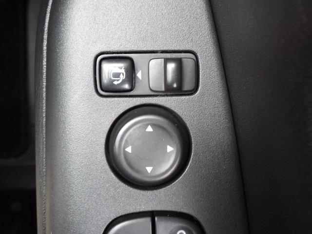 セレナ ＨＷＳプロパイロットエディション　４ＷＤ　純正９型ナビＴＶ　フリップダウンモニター　バックカメラ　エマージェンシーブレーキ　プロパイロット　アイドリングストップ　オートライト　クルーズコントロール　ＬＥＤヘッドライト・フォグ　両側ハンズフリーオートスライドドア（14枚目）