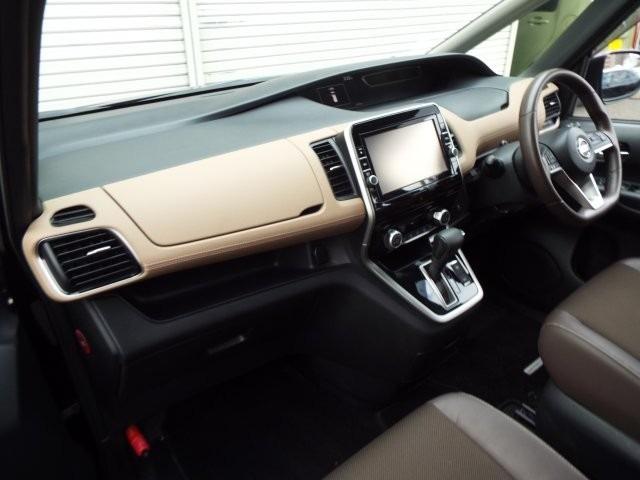 セレナ ＨＷＳプロパイロットエディション　４ＷＤ　純正９型ナビＴＶ　フリップダウンモニター　バックカメラ　エマージェンシーブレーキ　プロパイロット　アイドリングストップ　オートライト　クルーズコントロール　ＬＥＤヘッドライト・フォグ　両側ハンズフリーオートスライドドア（29枚目）