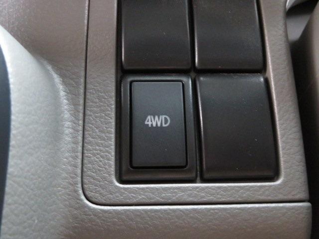 エブリイ ＰＡリミテッド　４ＷＤ　アイドリングストップ　デュアルカメラブレーキサポート　オートライト　オートハイビーム　横滑り防止付き　ラジオ　パーキングセンサー　プライバシーガラス　キーレスエントリー　純正ラジオ（10枚目）