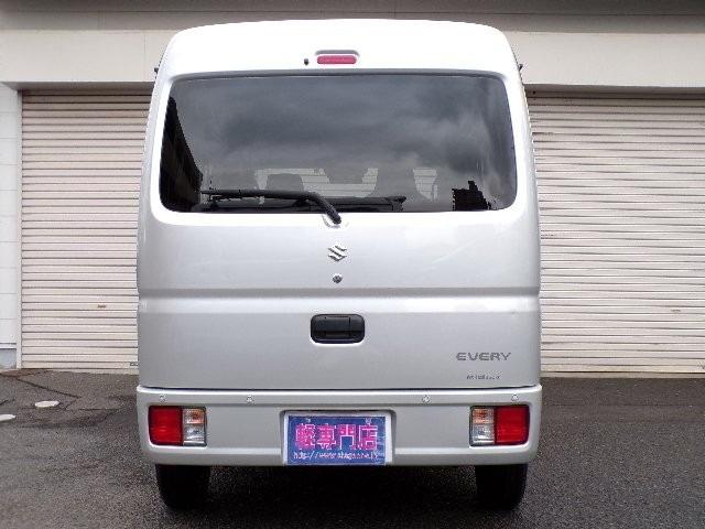 エブリイ ＰＡリミテッド　４ＷＤ　アイドリングストップ　デュアルカメラブレーキサポート　オートライト　オートハイビーム　横滑り防止付き　ラジオ　パーキングセンサー　プライバシーガラス　キーレスエントリー　純正ラジオ（29枚目）