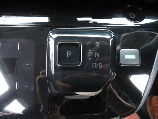 サクラ Ｘ　９型ナビＴＶ　ＤＶＤ　ＣＤ　Ｂｌｕｅｔｏｏｔｈ　アラウンドビューモニター　エマージェンシーブレーキ　ＬＥＤヘッドライト　フォグ　横滑り防止付き　シートヒーター　電動格納ドアミラー　ウィンカーミラー　セーフティシールド　純正１４インチアルミホイール（17枚目）