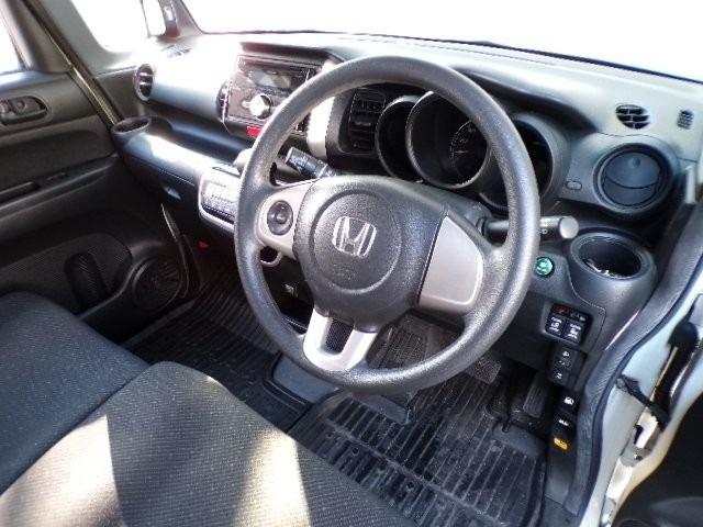 Ｎ－ＢＯＸ Ｇ・Ｌパッケージ　アイドリングストップ　両側パワースライドドア　ＣＤステレオ　ＥＴＣ　横滑り防止付き　プライバシーガラス　電動格納ドアミラー　１４インチアルミホイール　ウィンカーミラー　プッシュスタート（20枚目）